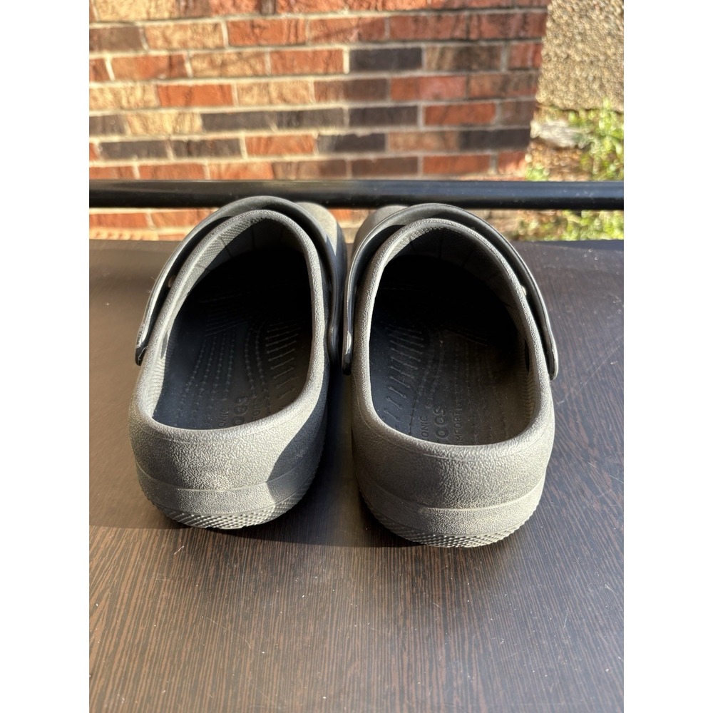 Crocs Bistro Unisex Black Slip Resistant Soft Toe Clog M-6 W-8 Preowned - Picture 2 of 7